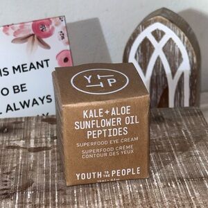 Youth to the People Kale and Aloe Sunflower Oil Peptides Superfood Eye Cream